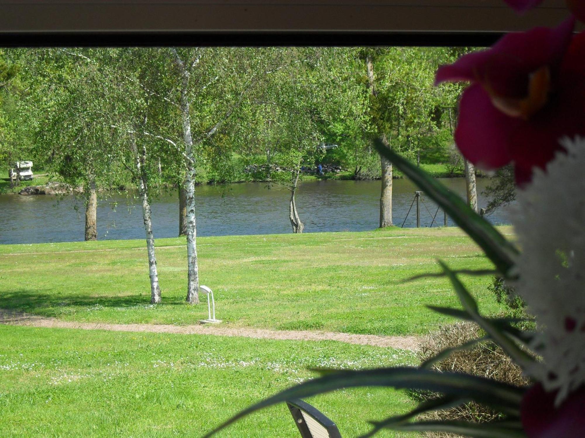 Logis Hotel Val De Vienne Le Vigeant Exterior foto