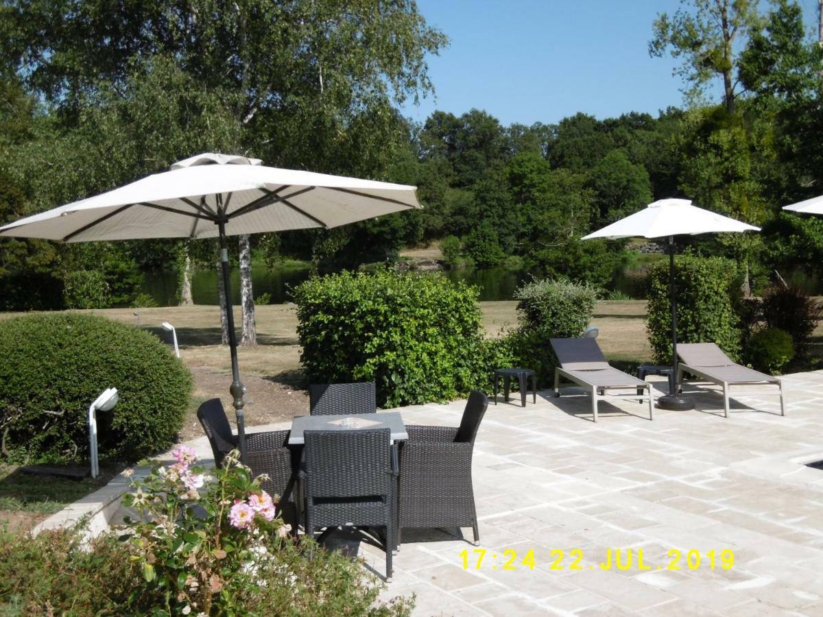 Logis Hotel Val De Vienne Le Vigeant Exterior foto